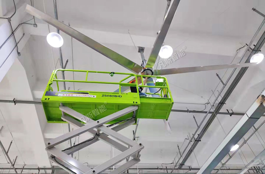 清潔保養(yǎng)大型工業(yè)風(fēng)扇